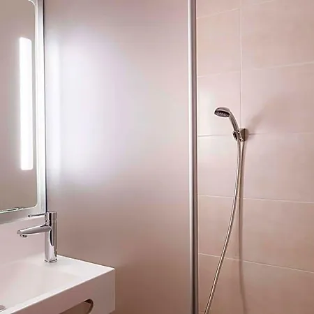 Troyes Magasins D'usine Hotel 3*